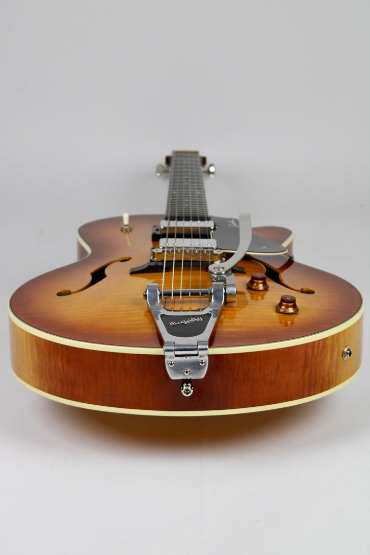 Godin Archtop 5th Avenue Uptown Bigsby - Flame Maple Sunrise (used)