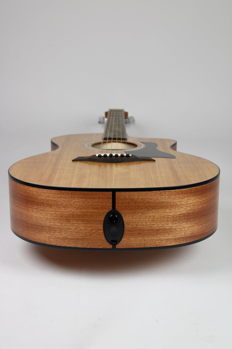 Taylor 114ce Spruce/Sapele - Natural w/Gig Bag