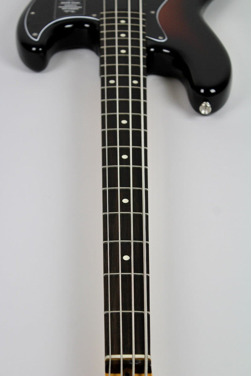 Fender Fender American Professional Classic Jazz Bass - 3-Color Sunburst w/Gig Bag (0198640300)