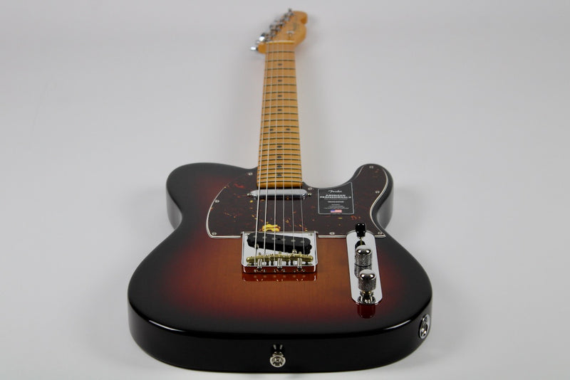 Fender American Professional II Telecaster Maple Fingerboard - 3-color Sunburst w/OHSC (0113942700)