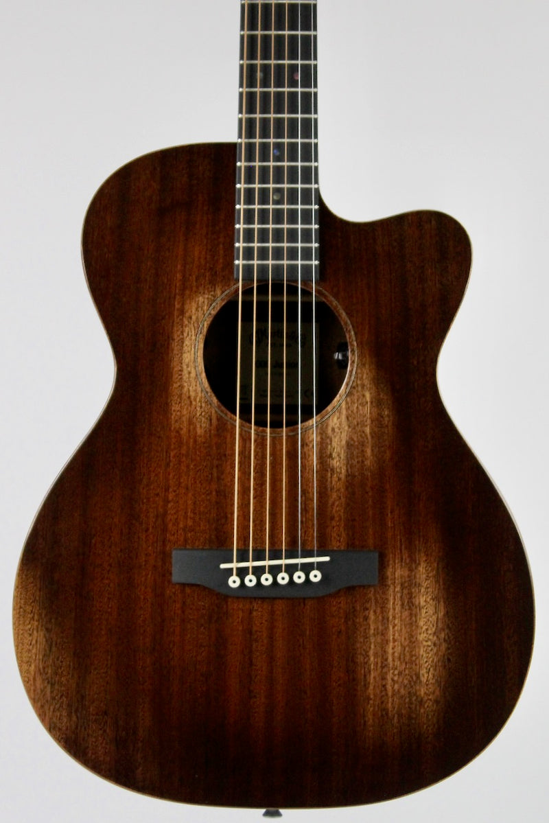 Martin 000CJR-E Streetmaster w/Gig Bag