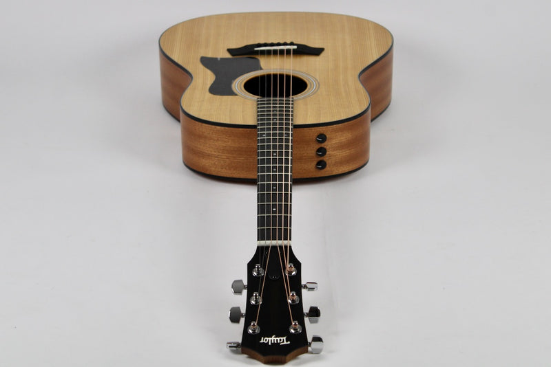 Taylor 117e Grand Pacific - Natural w/Gig Bag