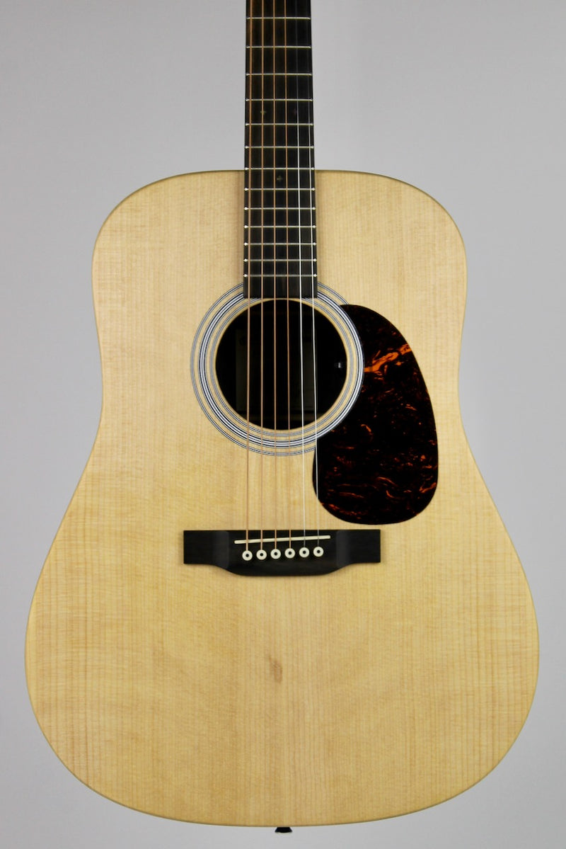 Martin D-X2E Billy Strings Signature w/Gig Bag (DX2EBILLYSTRINGS)
