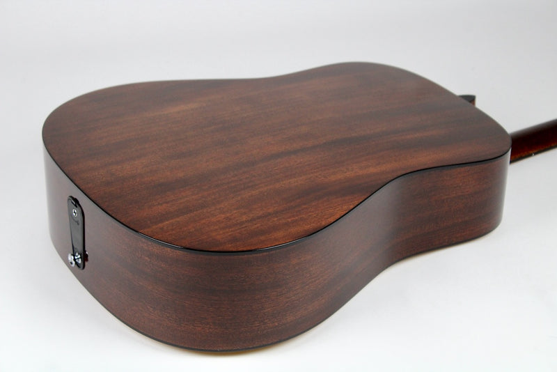 Martin DE Retro Plus Mahogany Road Series w/Gig Bag (DERETROPLUS)