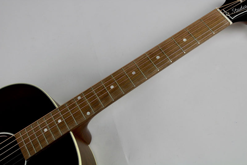 Gibson J-45 Studio Walnut - Walnut Burst w/OHSC (MCRS4SWSWBG)