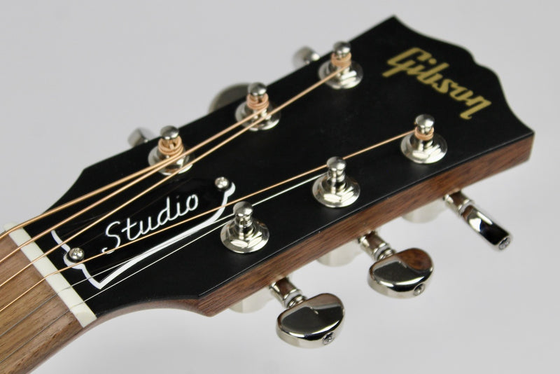 Gibson J-45 Studio Walnut - Walnut Burst w/OHSC (MCRS4SWSWBG)