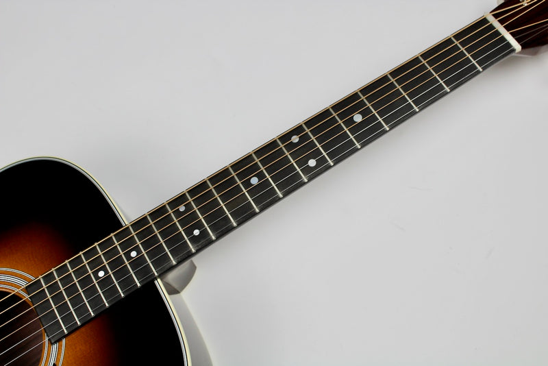 Martin D-28 Sunburst w/OHSC (102017D28SUNBURST)