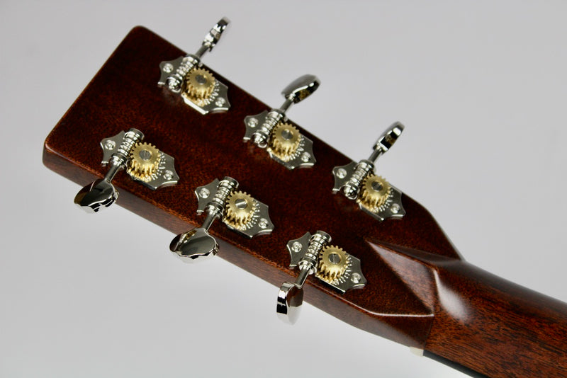 Martin D-28 Sunburst w/OHSC (102017D28SUNBURST)