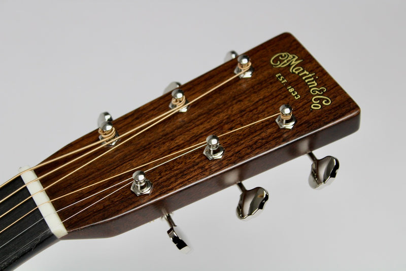 Martin D-28 Sunburst w/OHSC (102017D28SUNBURST)