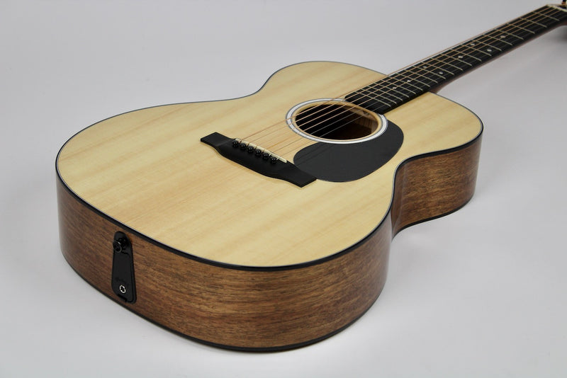 Martin 000-12E Koa/Sitka Spruce w/Gig Bag