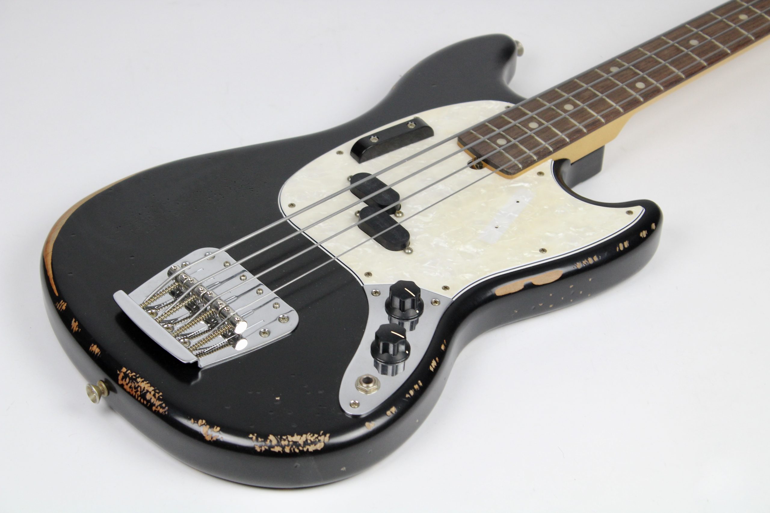 Fender JMJ Road Worn Mustang Bass 2020 Black w/GigBag – Gerald Musique