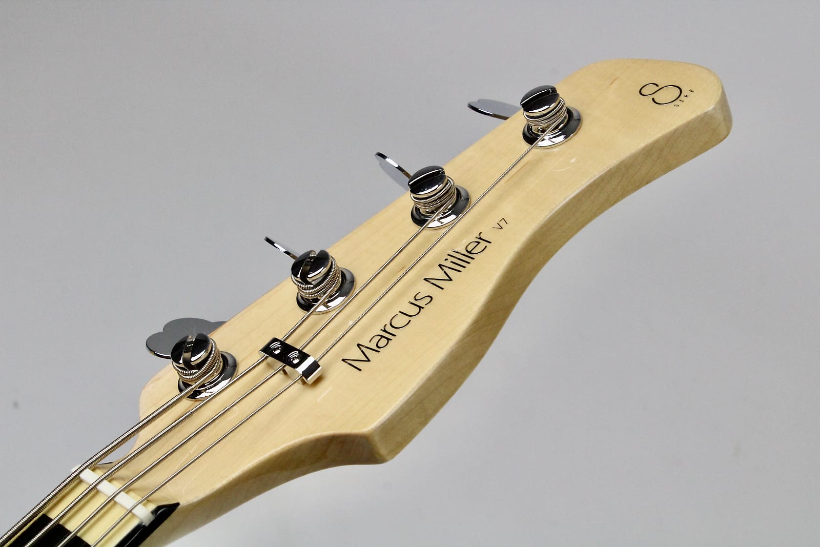 Sire Marcus Miller V7 Vintage 2nd Generation Swamp Ash Natural