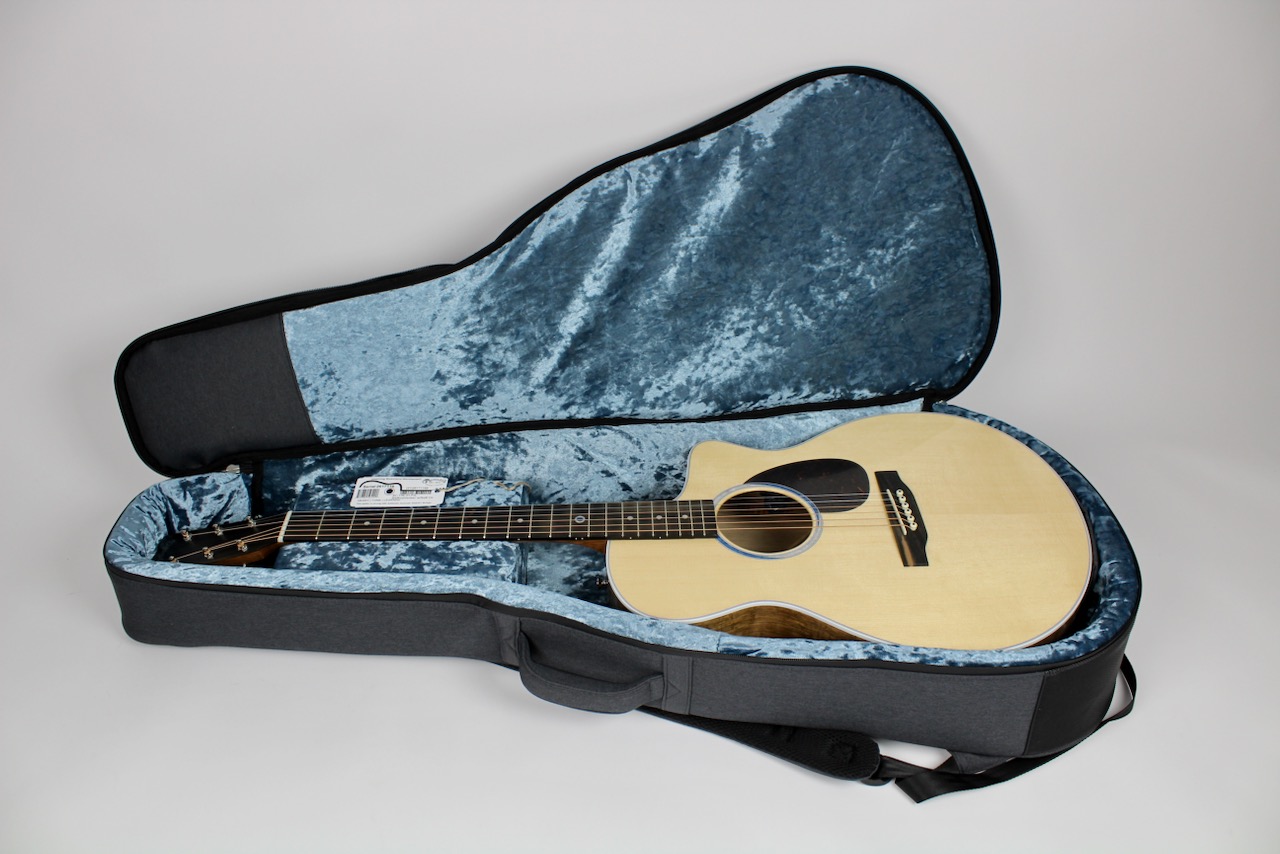 Martin SC-13E Natural w/Gig Bag – Gerald Musique