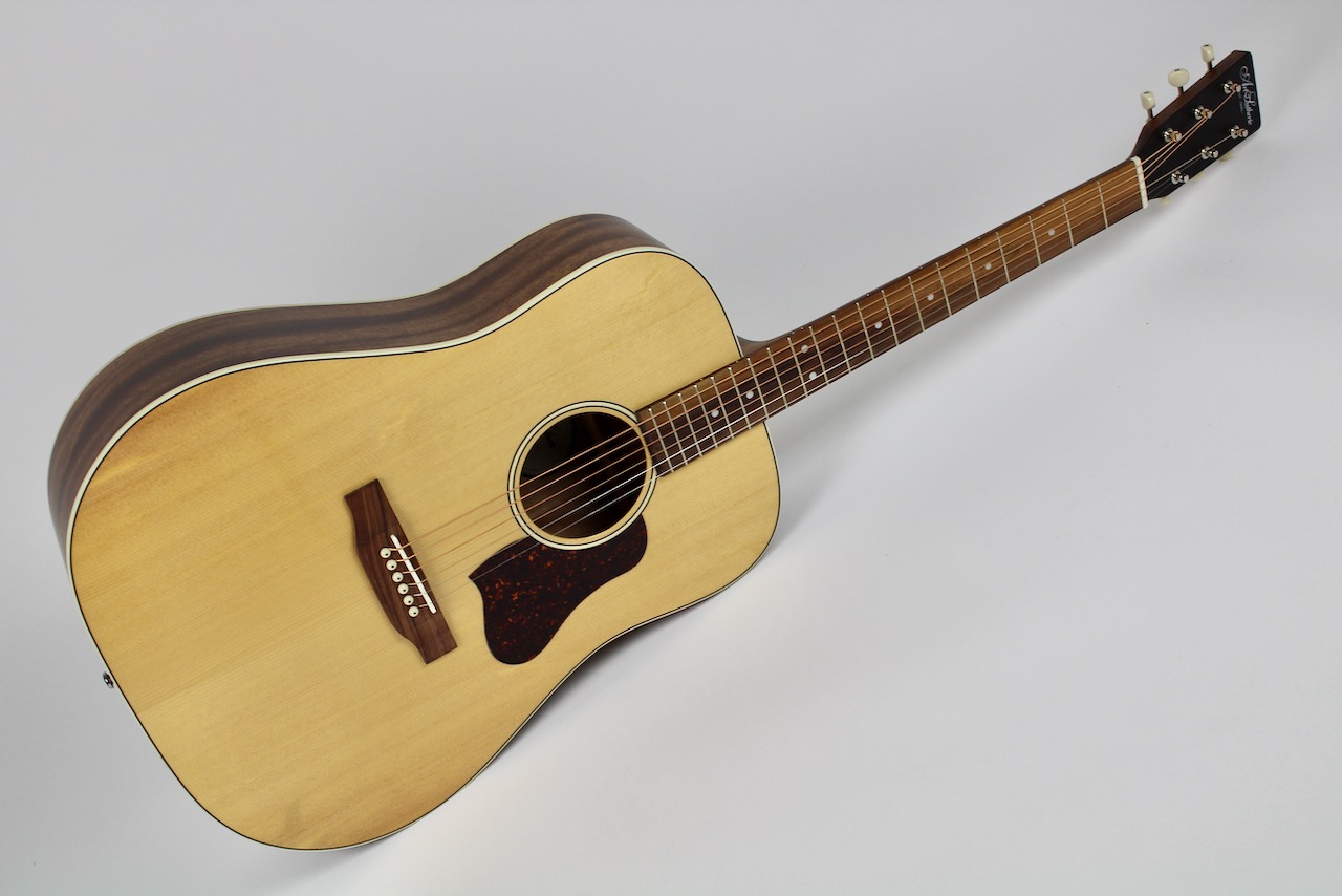  Art & Lutherie Americana Acoustic Guitar