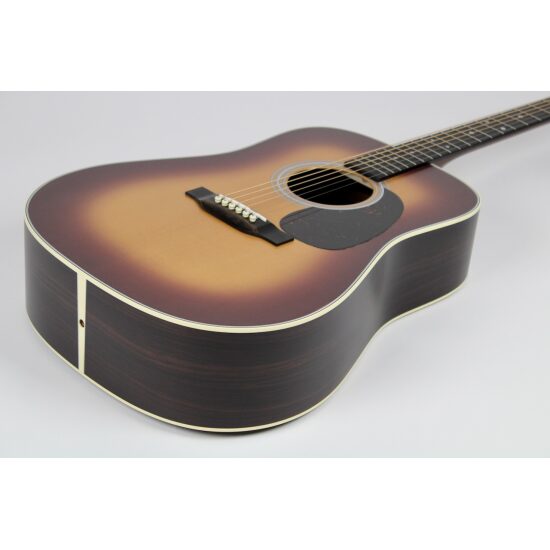 Martin D-28 Satin – Amberburst w/OHSC (D28SATINAMBERBURST 